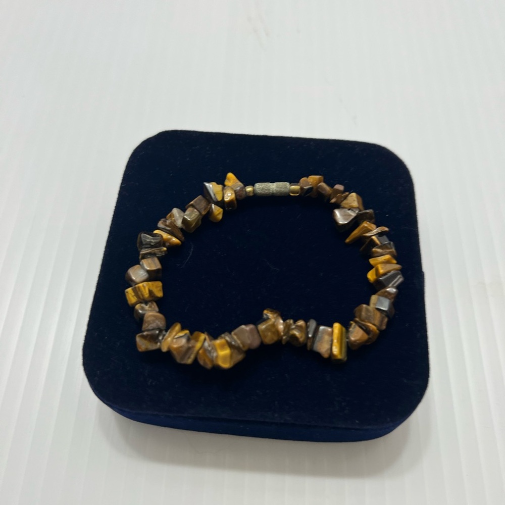 Chic Tiger Eye Bracelet with Gold Accents